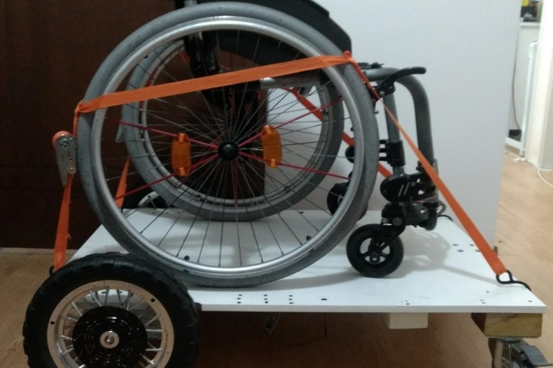 Projeto de estudante da engenharia elétrica auxilia crianças com mobilidade reduzida